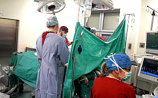 Nowatorska operacja w olsztyńskim szpitalu.Trzyletniej dziewczynce wszczepiono magnetyczne pręty